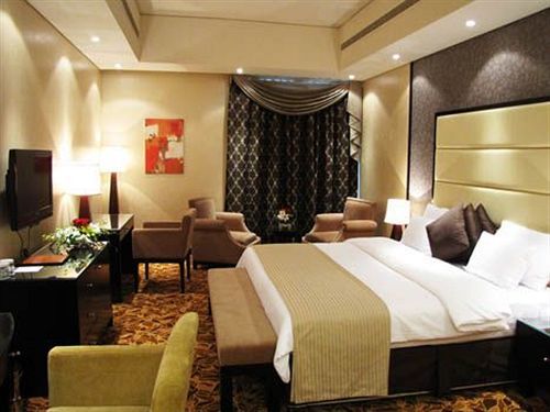 Paragon Hotel 3*