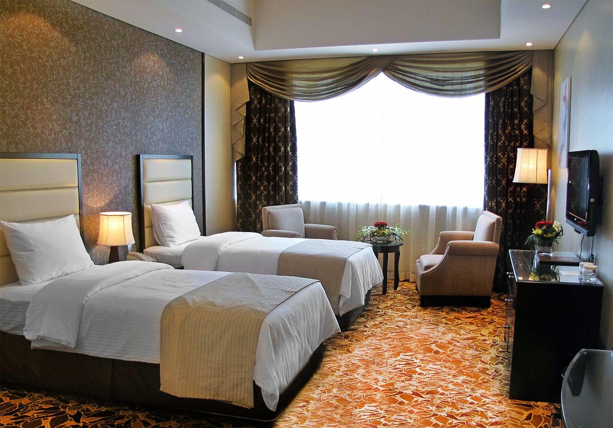 Hotel Paragon 3*